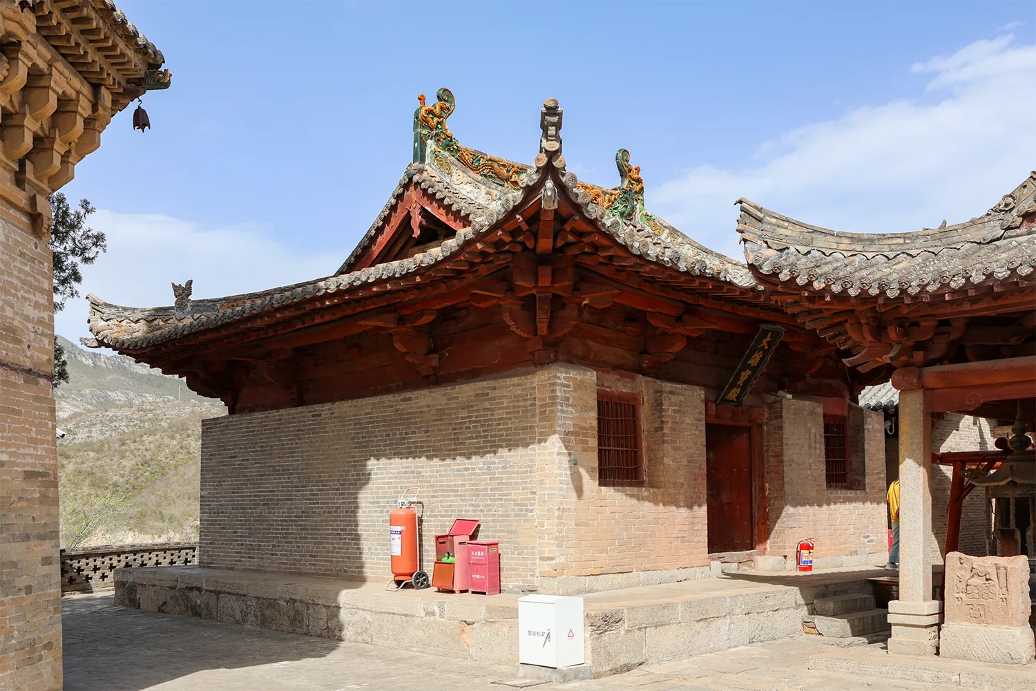 原起寺大雄宝殿与香亭